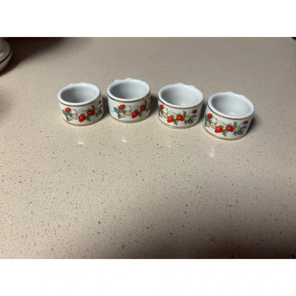 Vintage Avon Strawberry Ceramic Napkin Rings Set of 4 Gold Trim Brazil Cottage